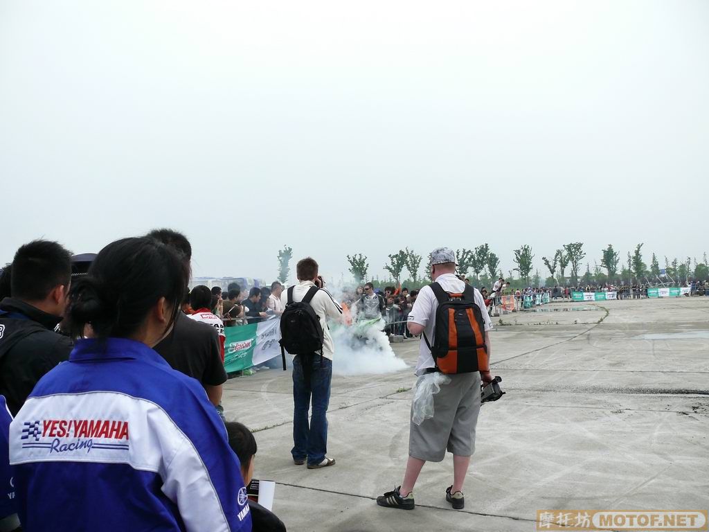 《英雄挥别上海场》记MOTO GP中国大奖赛摩托坊团ROUND 3　赛场大战