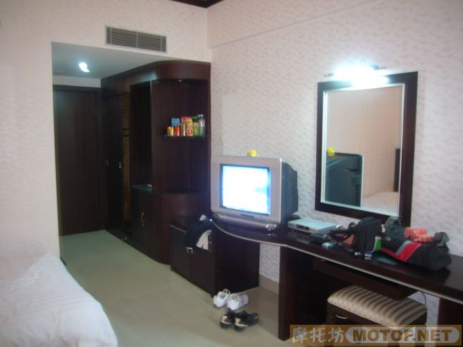 R1oMq8dI.jpg