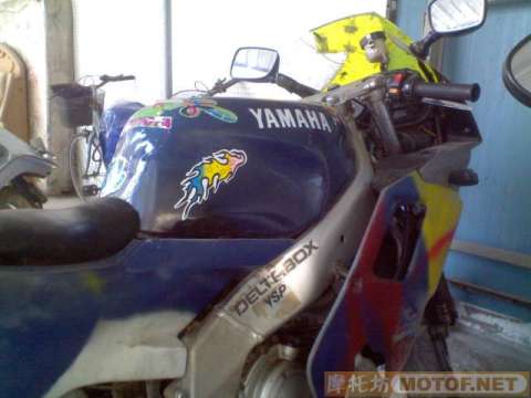雅马哈FZR400