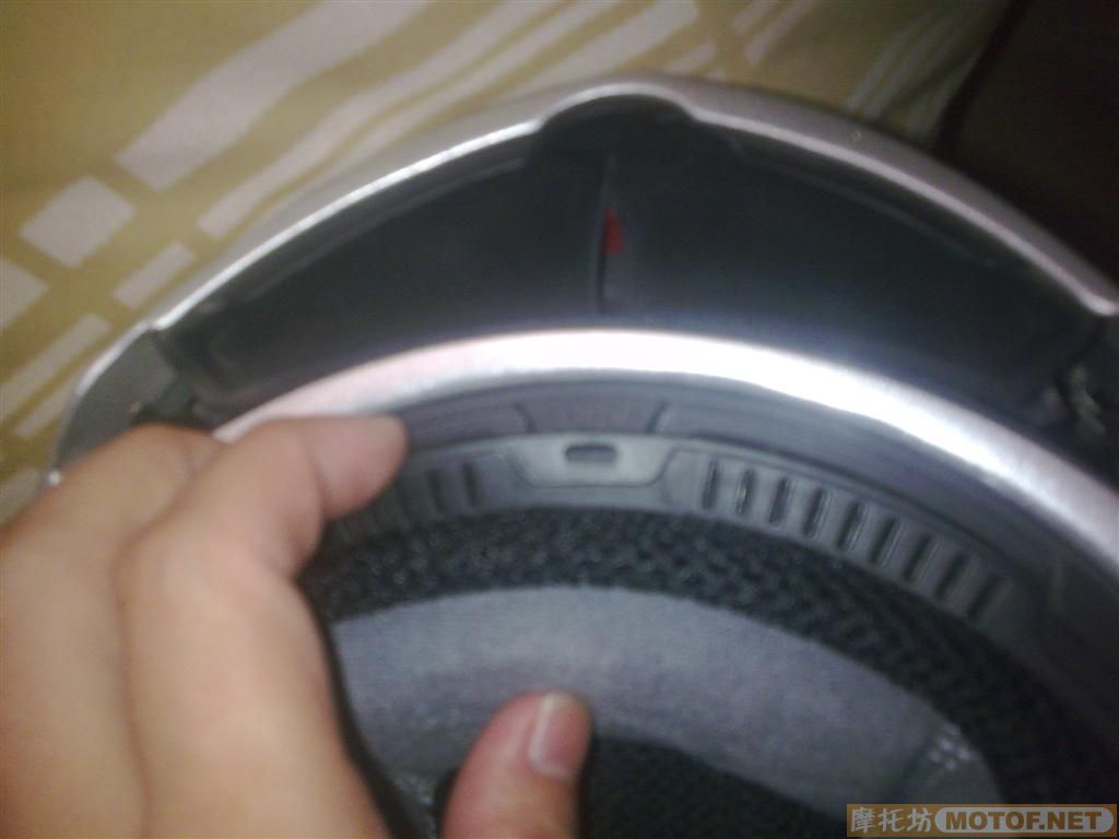 AGV头盔的内棉如何拆卸