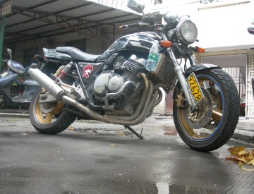[原创]福州城门出辆94CB400   或换越野