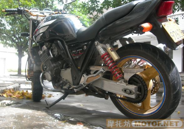 [原创]福州城门出辆94CB400   或换越野