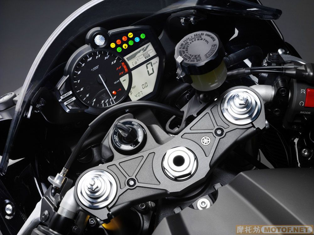 09  YZF-R1  总于出来了