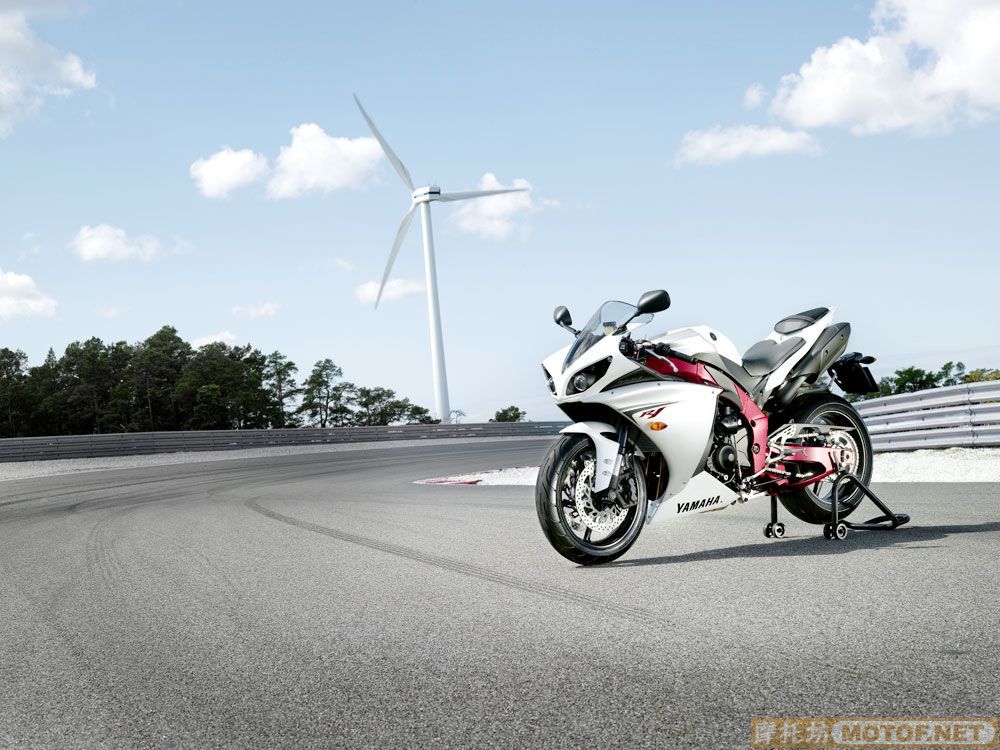 09  YZF-R1  总于出来了