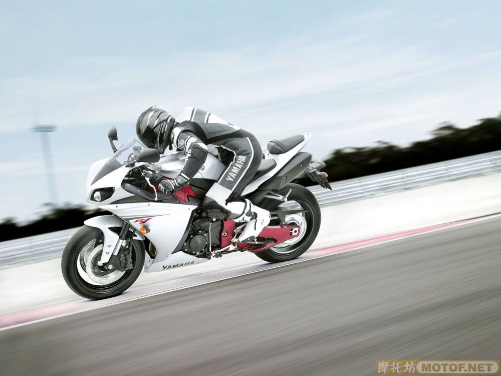09  YZF-R1  总于出来了