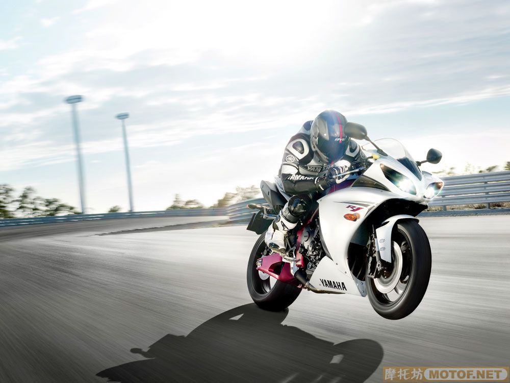 09  YZF-R1  总于出来了