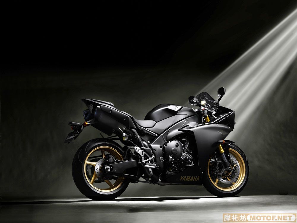 09  YZF-R1  总于出来了