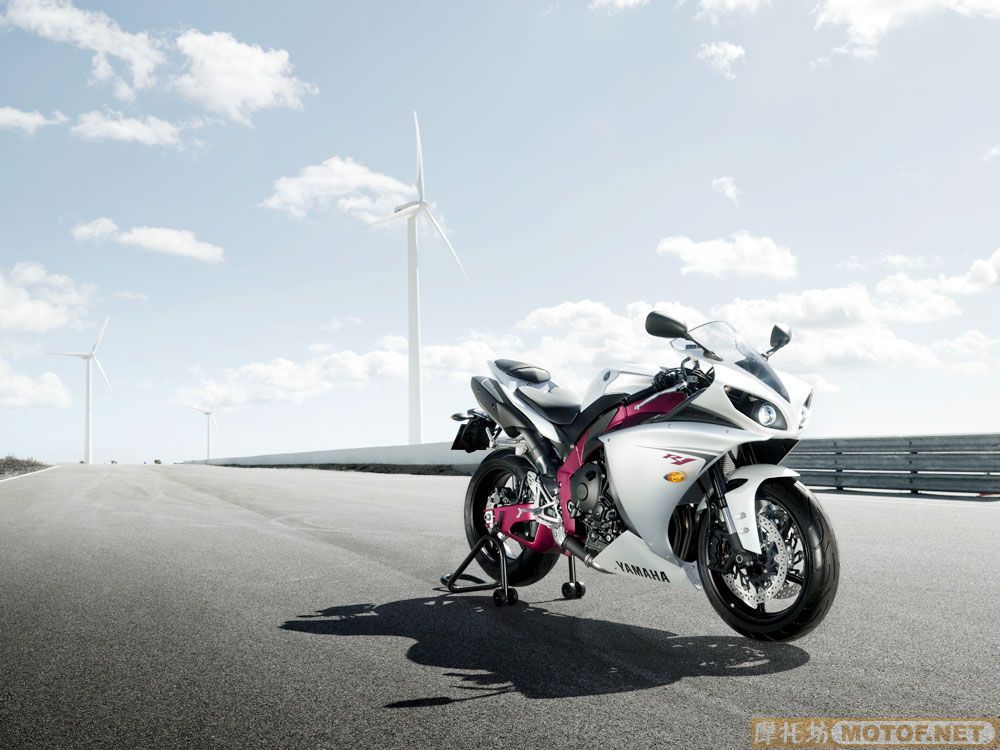 09  YZF-R1  总于出来了