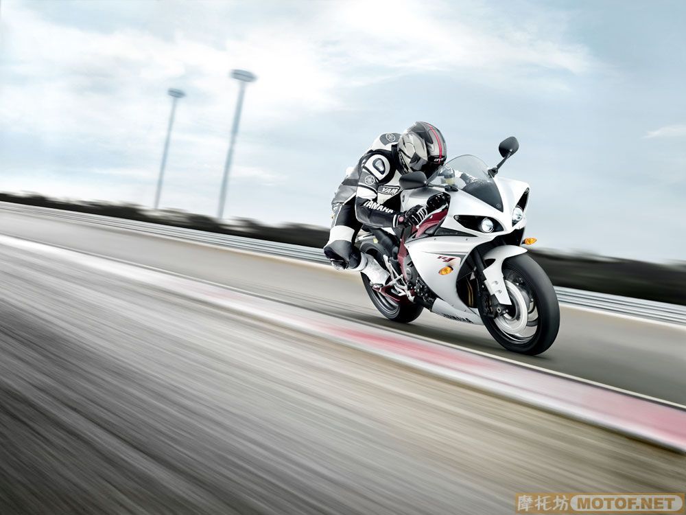 09  YZF-R1  总于出来了