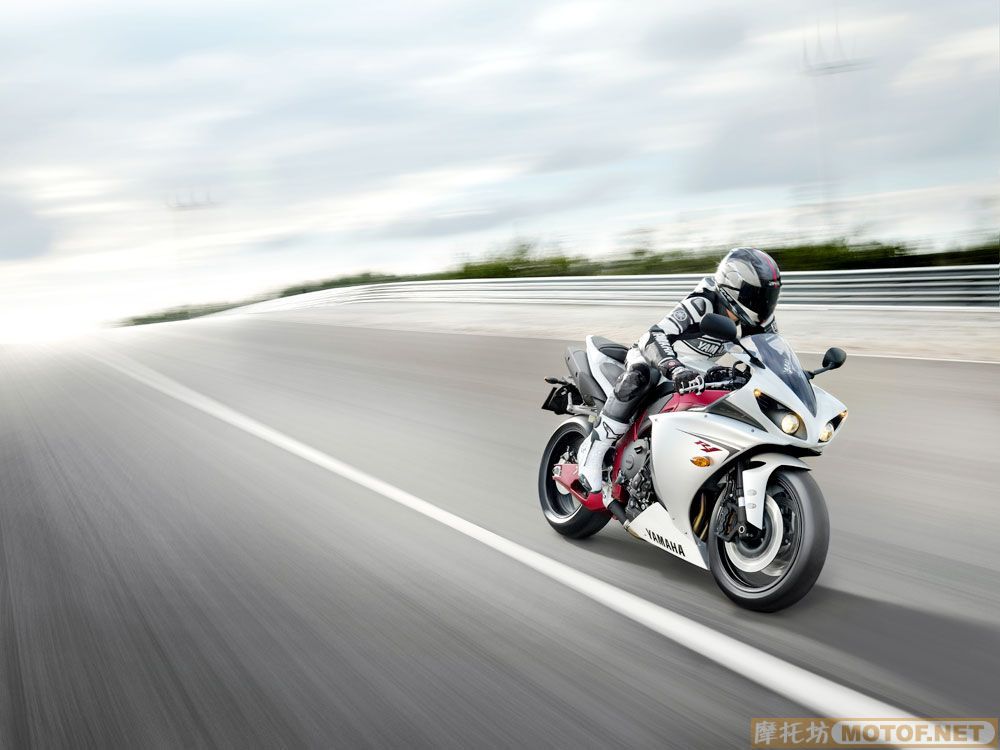 09  YZF-R1  总于出来了