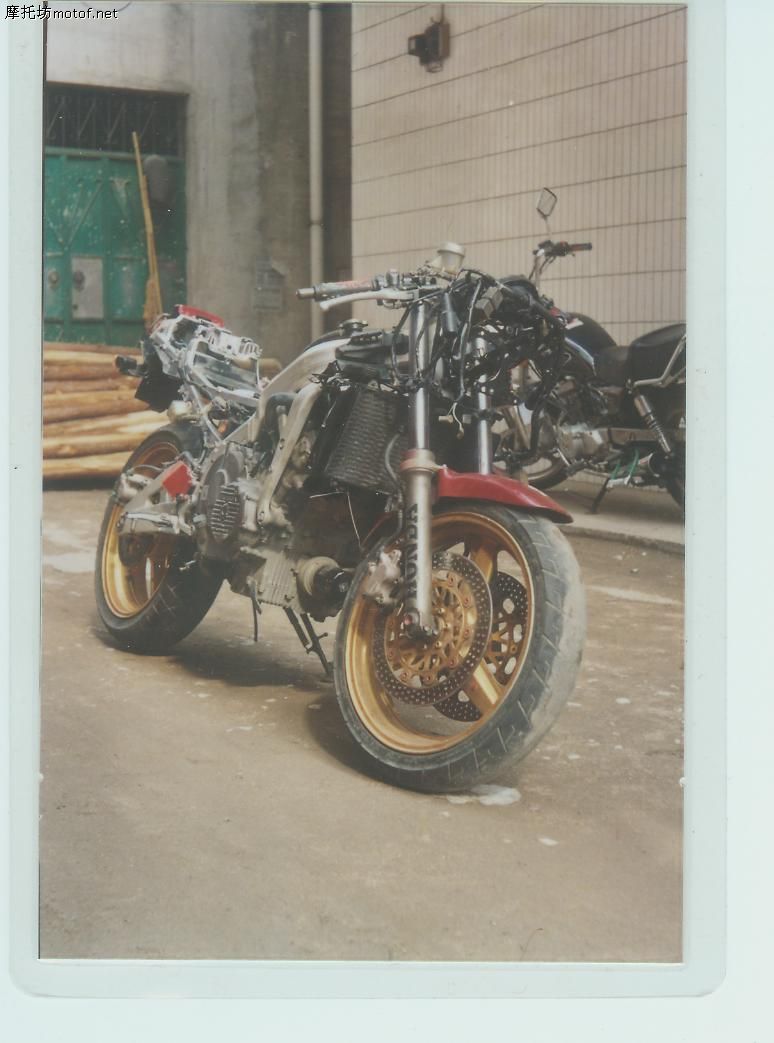 xmzCuTU6.jpg