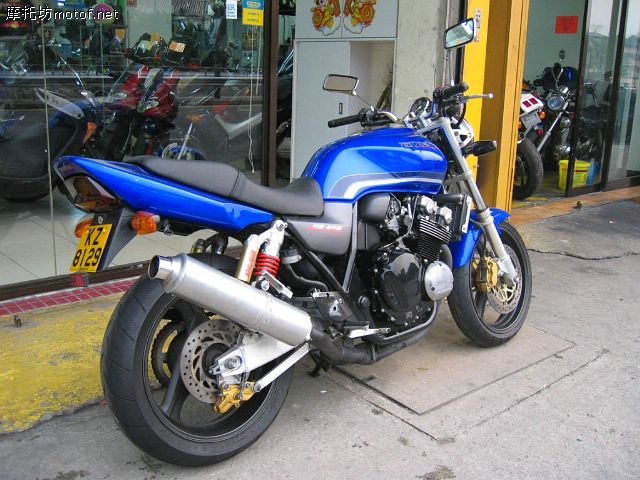 908uSxAq.jpg