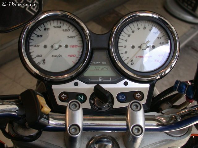 Az8m200E.jpg