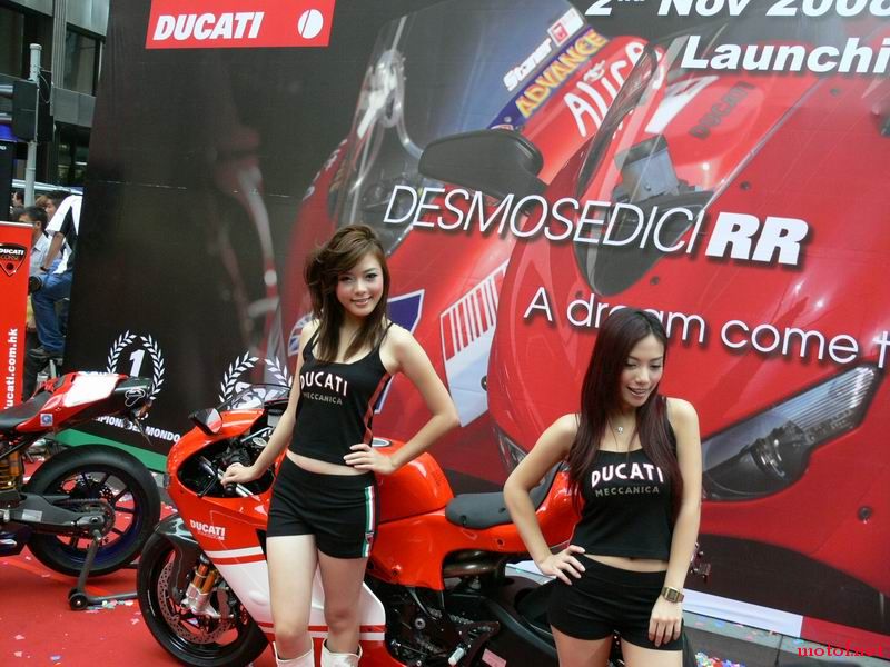 DUCATI 摊位太多人了