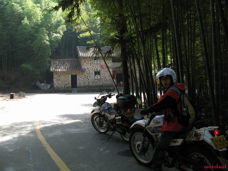 p04 这就是泥路入口处.JPG