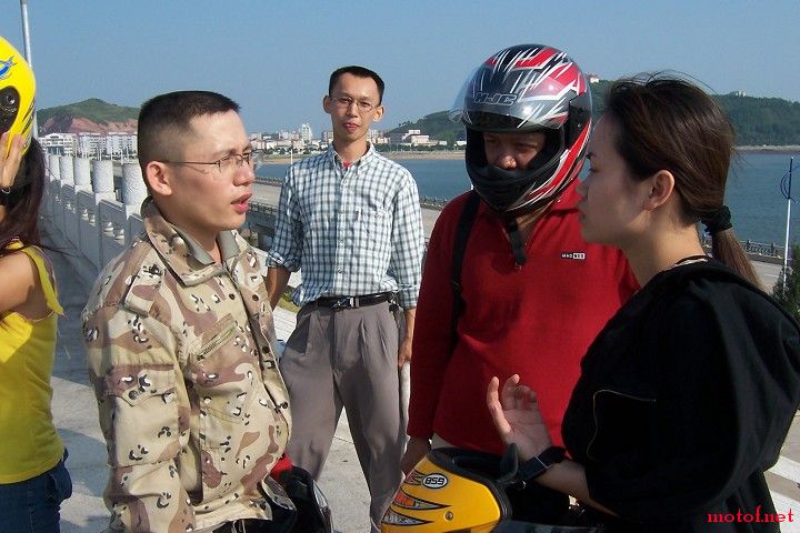 2005年10月4日，和其他车友出游时的照片。
