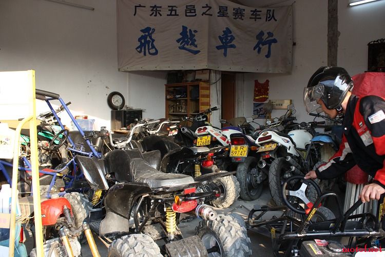 吃了饭到华哥的大本营坐坐