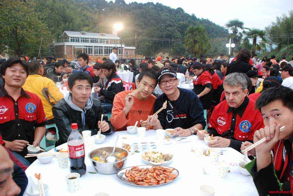 外国朋友和碣石的朋友车元素