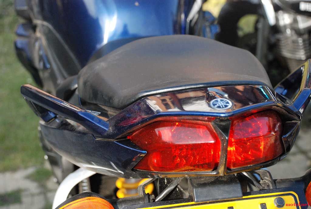 FZ1的尾巴真性感