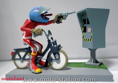 Sato_Figurine_Moto_Radar_st1pz1.jpg