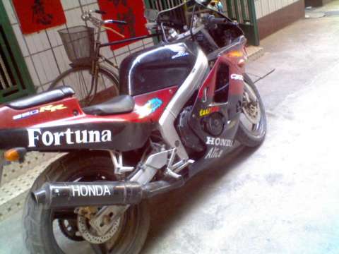 跑车CBR19