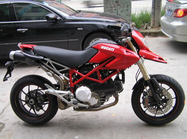 07年DUCATI Hypemotard1100.JPG