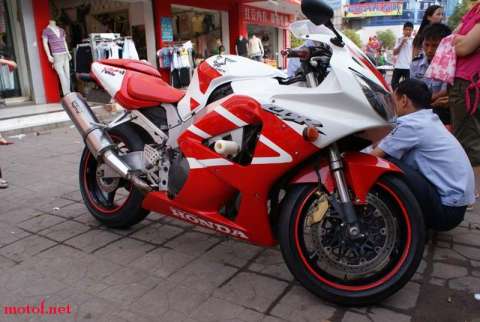 CBR929