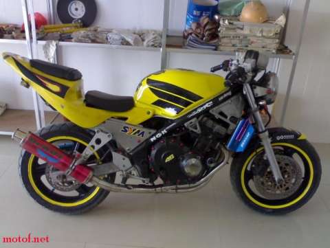 CB1 400