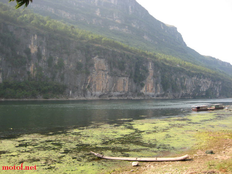 漓江两边风景很好