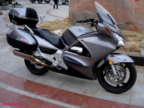 ST1300休旅车