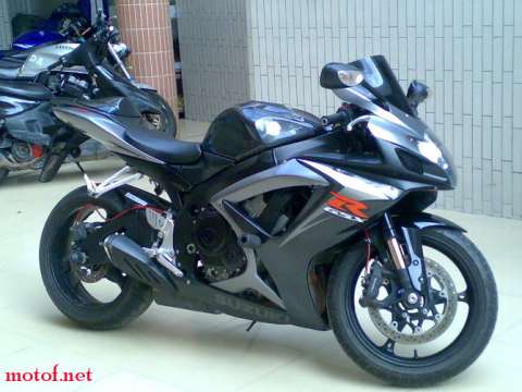 07GSXR750