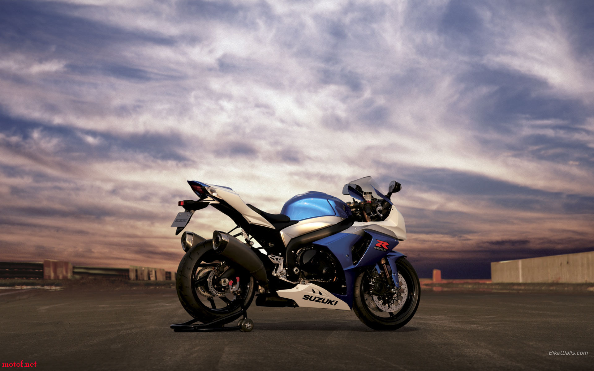 Suzuki_GSX-R1000_2009_33_1920x1200.jpg