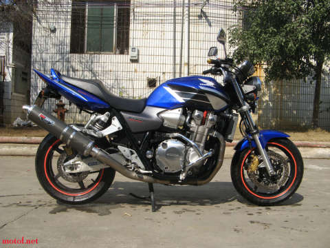 CB1300