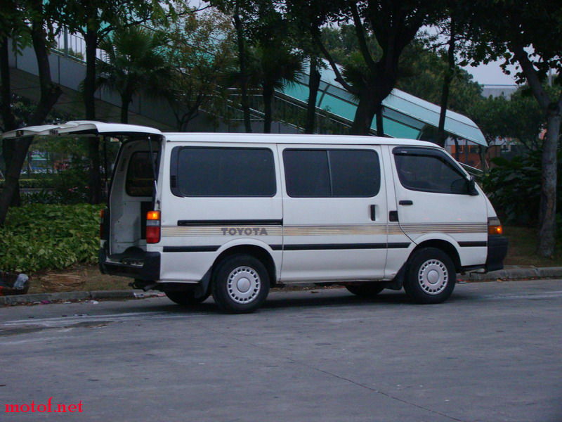 送东西的后勤车