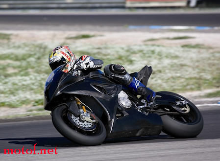 bmw-motorrad-1000-rr-race-bike-on-sale-next-year.jpg