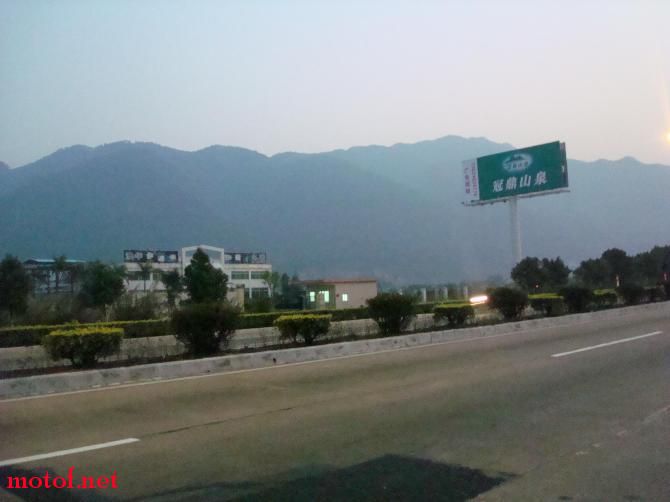 到了鼎湖山。。.jpg