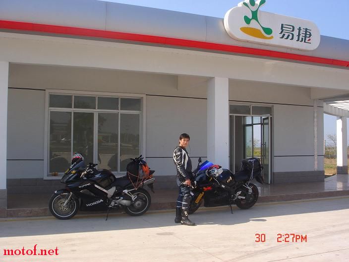 西线高速加油小息