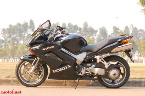 04年vfr800