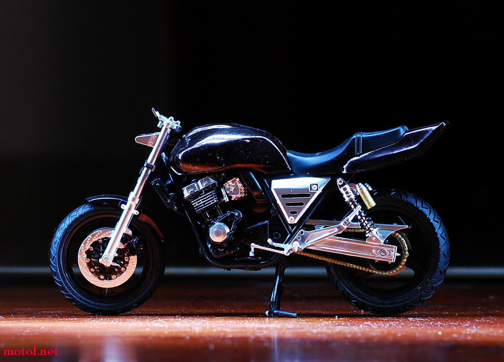 CB400