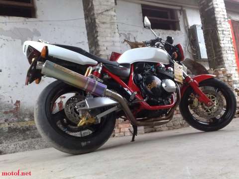 CB400