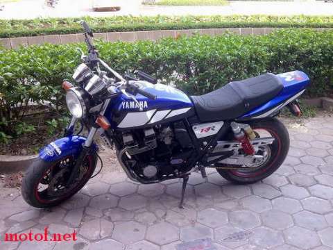 XJR400