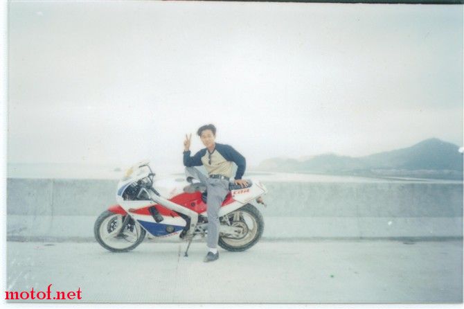 2002年高速公路的镇海湾大桥上