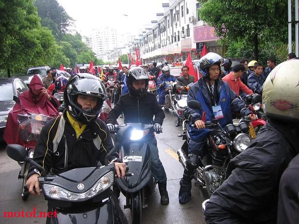巡游开始啦.JPG