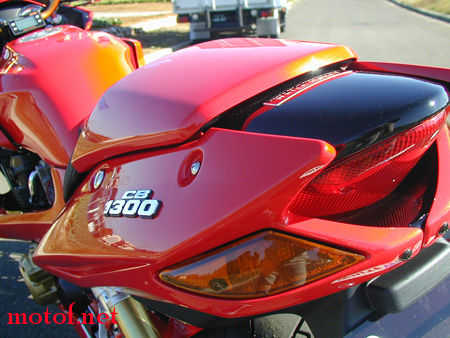 6cb1300_seatcowl.jpg