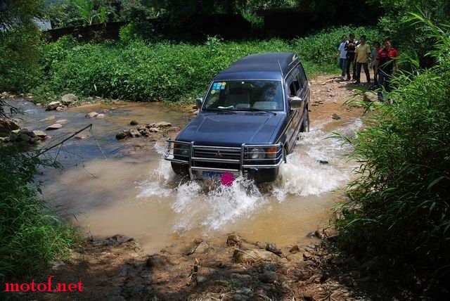 游玩工具太多，只能用车子装