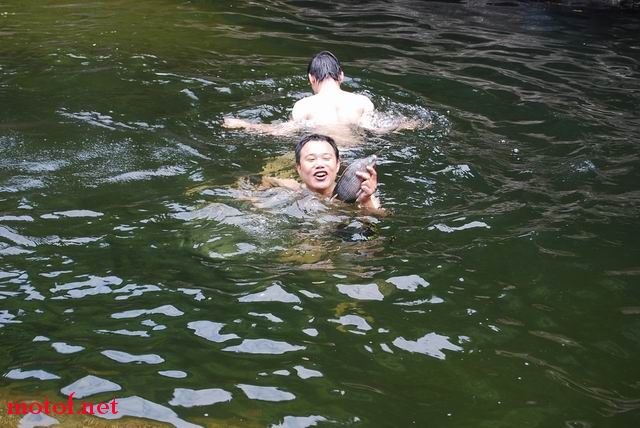 阿毅“抓”大鱼