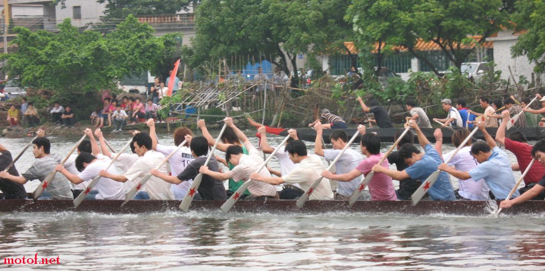 看我们都很投入很用力呢