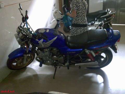 CB750