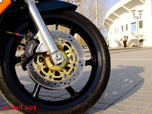 20090407_26c22251160e5a1a83c4xzWpuHyHTM1k.jpg