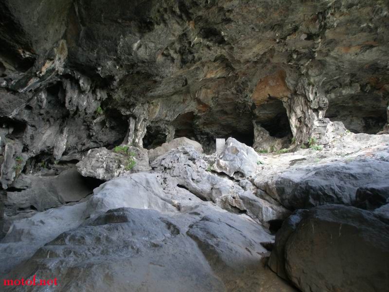 山上的山洞